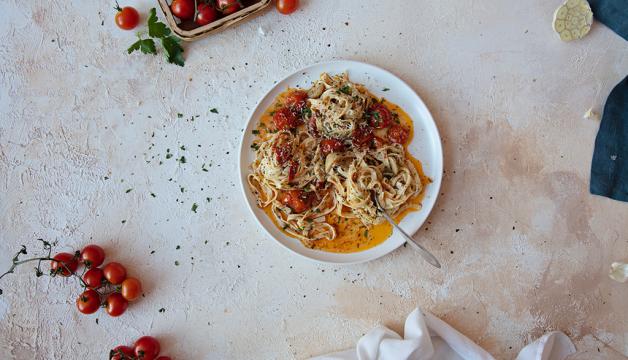 Tomato & Garlic Confit Pasta