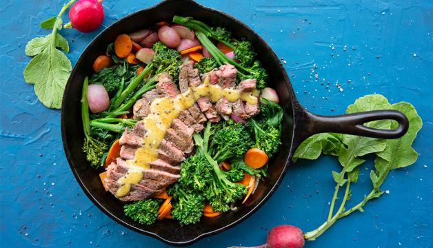 One-Skillet Steak Served with Vegetables and a Spicy Mustard Sauce