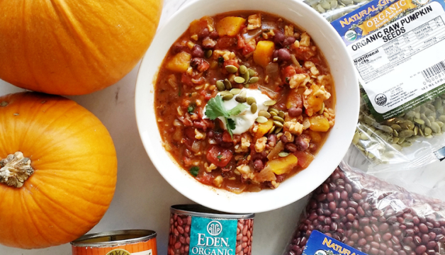 Easy Vegan Pumpkin Bean Chili Recipe