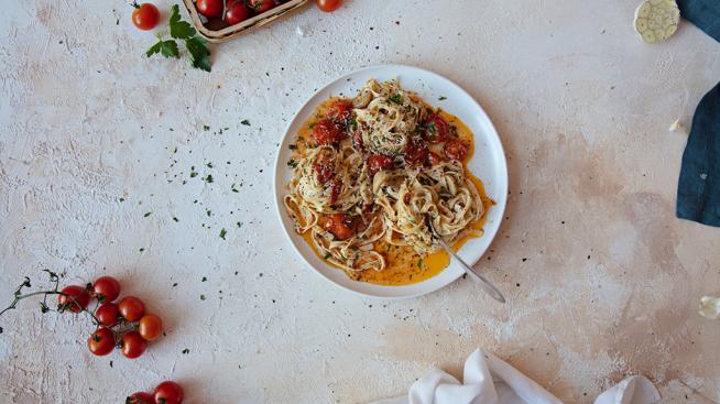 Tomato & Garlic Confit Pasta
