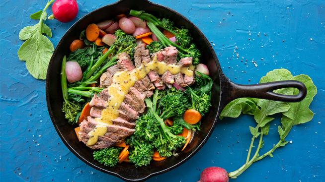 One-Skillet Steak Served with Vegetables and a Spicy Mustard Sauce